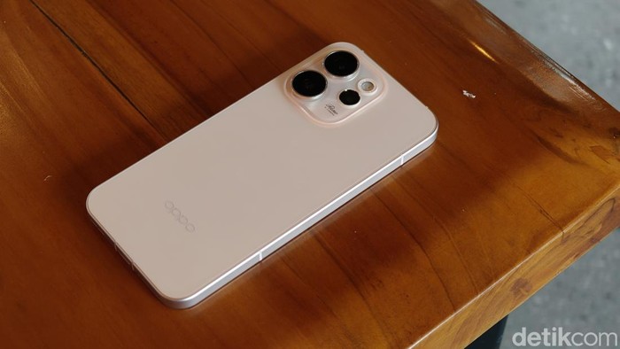 Unboxing Oppo Reno15 Pro Max: HP Rp 13 Juta, Selfie 50 MP Bikin Melirik