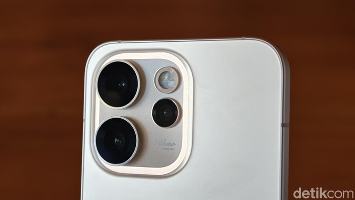 Unboxing Oppo Reno15 Pro Max: HP Rp 13 Juta, Selfie 50 MP Bikin Melirik