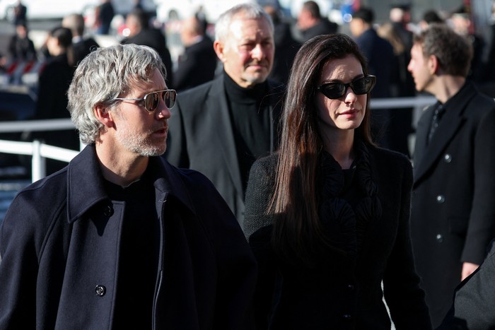 Actor Anne Hathaway and her husband Adam Shulman arrive for the funeral ceremony of fashion designer Valentino Garavani, who died at the age of 93, at the Basilica of Saint Mary of the Angels and Martyrs in Rome, Italy, January 23, 2026. REUTERS/Yara Nardi