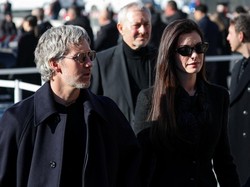 Selebriti Dunia Hingga Desainer Ternama Hadiri Pemakaman Valentino