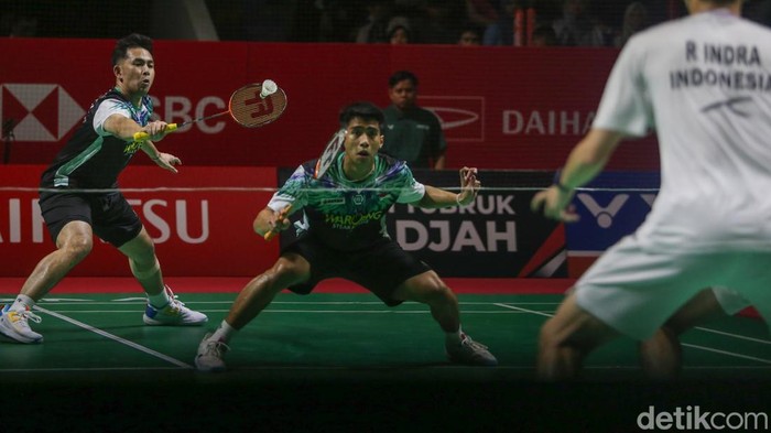 Pertandingan berlangsung di Istora Senayan, Jakarta, Sabtu (24/1/2026). Laga ini mempertemukan dua pasangan Indonesia dalam perebutan tiket final.