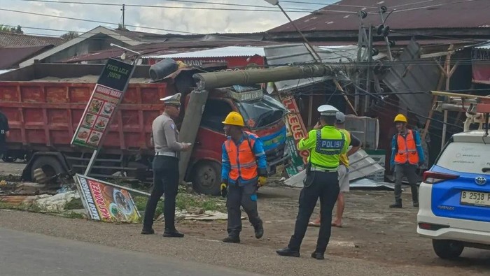 Polisi olah TKP kecelakaan di Musi Rawas