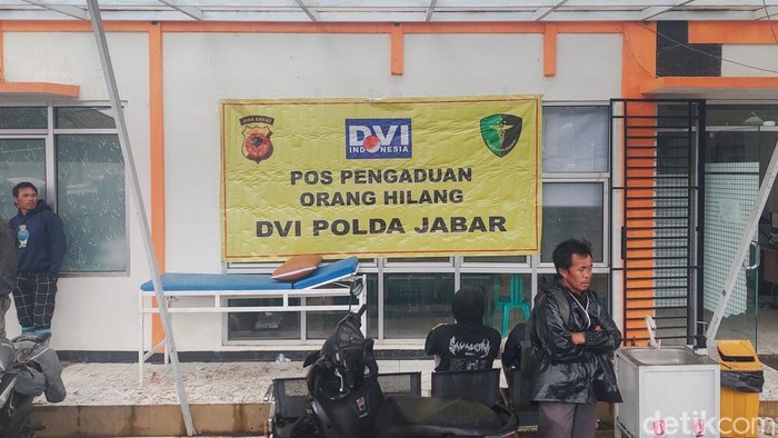Posko Tim DVI Polda Jawa Barat di lokasi longsor Cisarua KBB