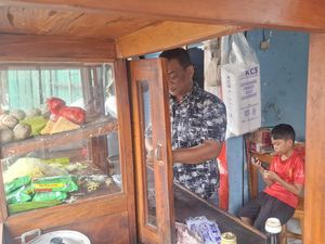 Berkat Banjir, Penjual Bakso di Rawa Buaya Jakbar Raup Cuan