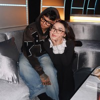 Saat ditanya lagi perihal hubungan asmaranya, Lula Lahfah mengatakan bahwa mereka “lagi dekat saja” di livestream Reza Arap pada Desember 2025. Ia melihat Reza sebagai sosok yang baik dan peduli kepada orang di sekitarnya. Foto: Instagram