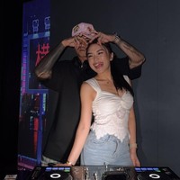 Kedekatan mereka ditandai dengan kemunculan Lula Lahfah di kanal livestream Reza Arap pada Juli 2025. Interaksi mereka memicu spekulasi penggemar bahwa keduanya punya hubungan spesial. Foto: Instagram