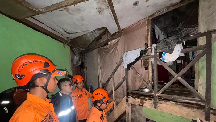 Hujan Deras Picu Longsor di Megamendung Bogor, 1 Warga Terluka