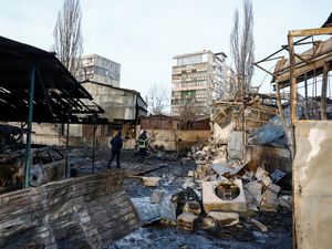 Serangan Drone dan Rudal Rusia Hantam Kyiv, Sejumlah Bangunan Sipil Rusak