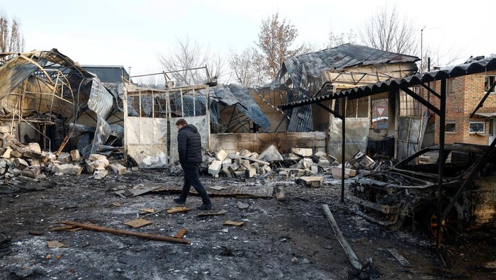 Serangan Rusia di Ukraina Timur Tewaskan Ayah dan Anaknya