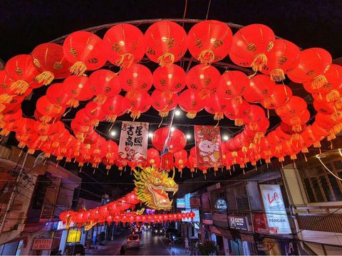 Singkawang mulai bersolek dengan memasang lampion menjelang Imlek 2026. (dok Singkawang Momen Fotografi)