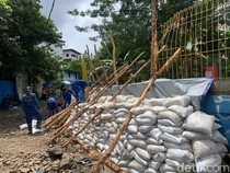 Warga Sebut Banjir di Petogogan Jadi Parah Imbas Tanggul Jebol