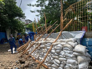 Warga Sebut Banjir di Petogogan Jadi Parah Imbas Tanggul Jebol