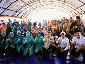 Ketum TP PKK Beri Bantuan Buat Warga Terdampak Bencana di Aceh Tamiang
