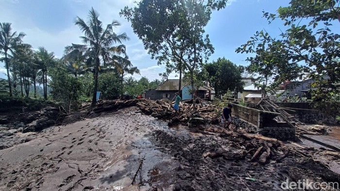 Banjir bandang di Purbalingga menelan satu korban jiwa.
