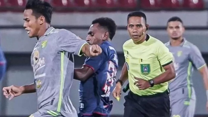 Profil Gedion Dapaherang, Wasit Persijap Jepara Vs PSM Makassar