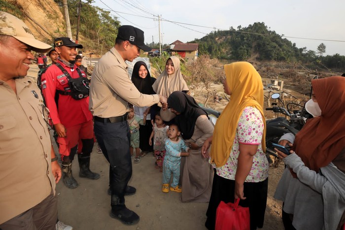 Menko AHY Tinjau Desa Lubuk Sidup untuk Pastikan Pemulihan Infrastruktur