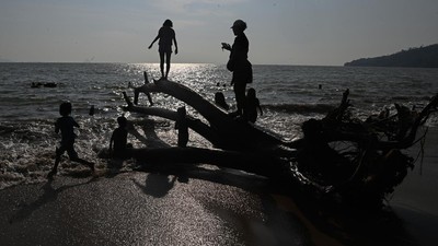 Aktivitas Wisata Pantai Pandan Kembali Normal Pascabanjir dan Longsor