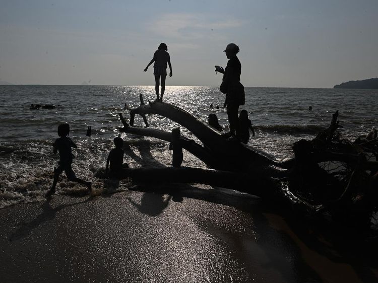 Aktivitas Wisata Pantai Pandan Kembali Normal Pascabanjir dan Longsor