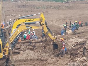 Bandung Raya Sepekan: Operasi 24 Jam Korban Longsor Cisarua