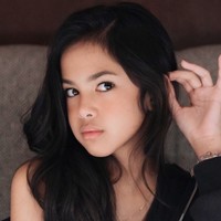 Tak hanya mewarisi kecantikan sang mama, Aleena juga memiliki gaya yang stylish. Penampilannya pun kerap banjir pujian. Foto: Instagram/@ollaramlan