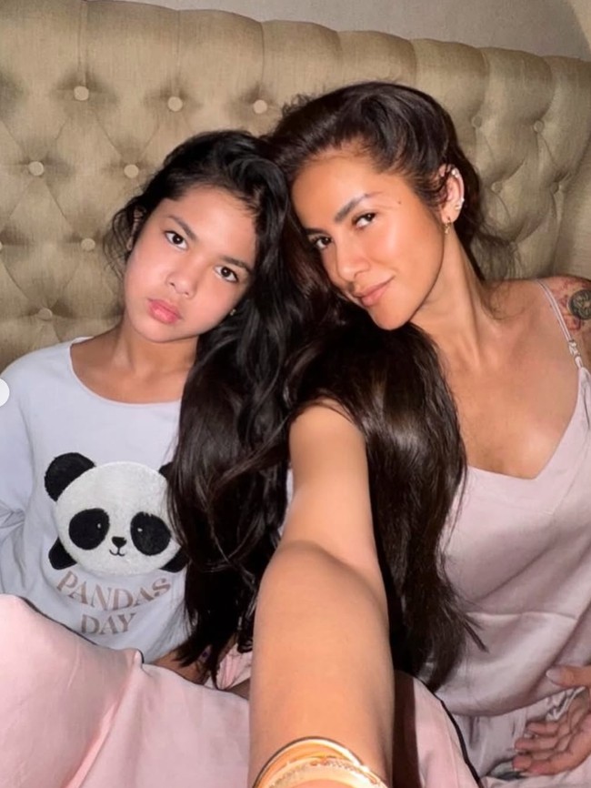 Potret Aleena Putri Olla Ramlan Kini Sudah Remaja, Cantik Saingi Sang Mama