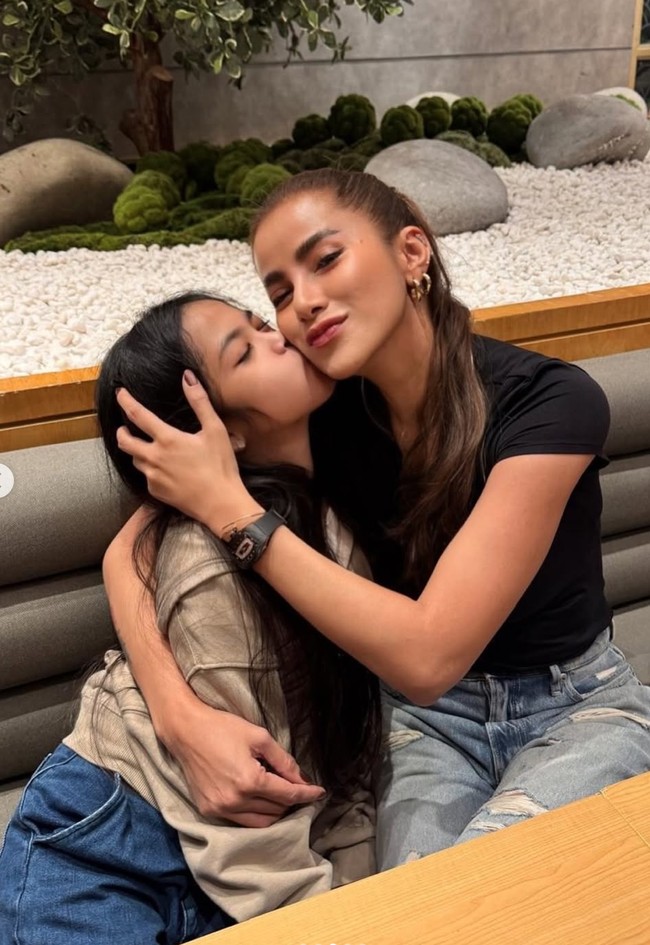 Pada 16 Januari lalu Aleena baru saja berulang tahun yang ke-11. Aleena sendiri diketahui merupakan anak Olla dengan mantan suaminya, Aufar Hutapea. Foto: Instagram/@ollaramlan