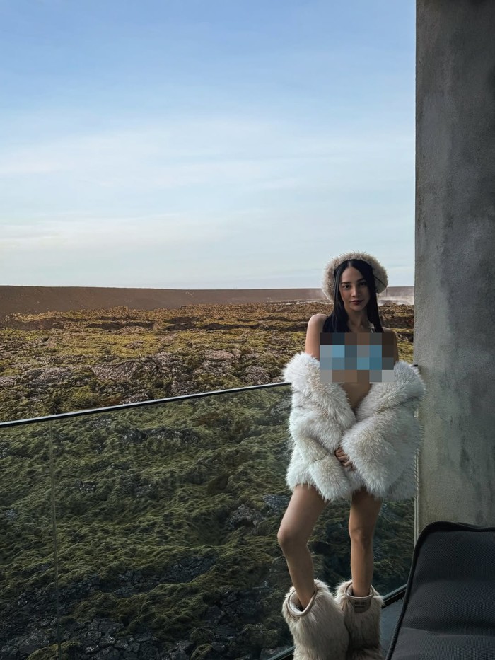 Gaya Anya Geraldine Liburan di Blue Lagoon
