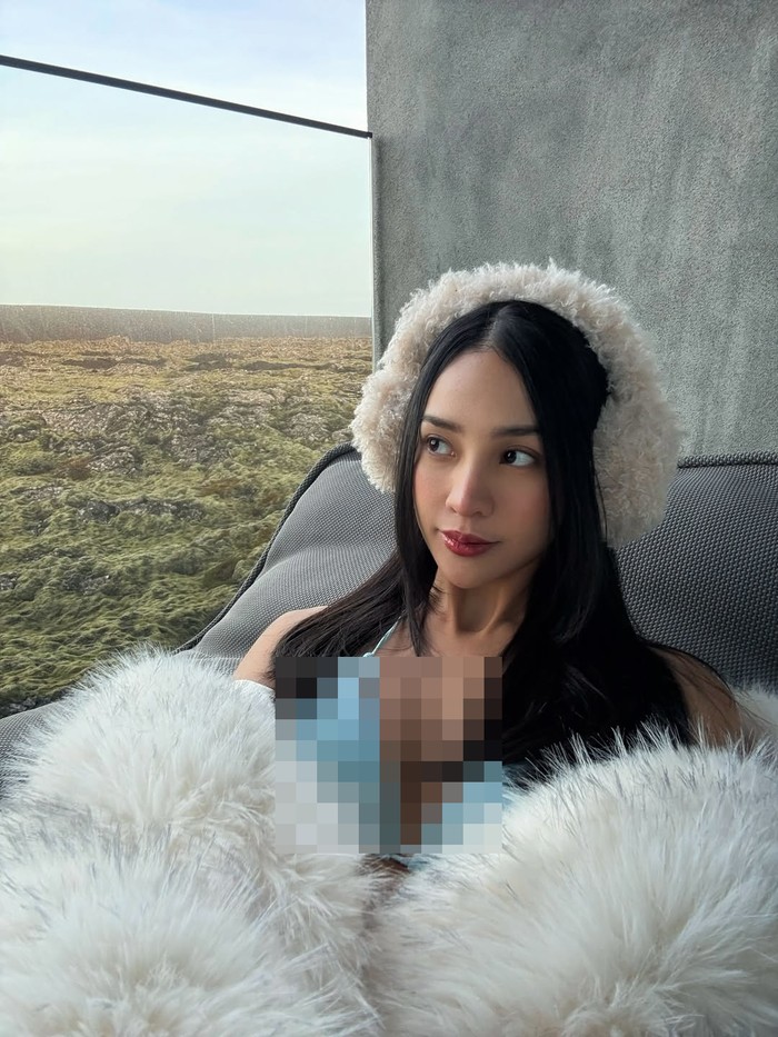 Anya Geraldine di Blue Lagoon Islandia