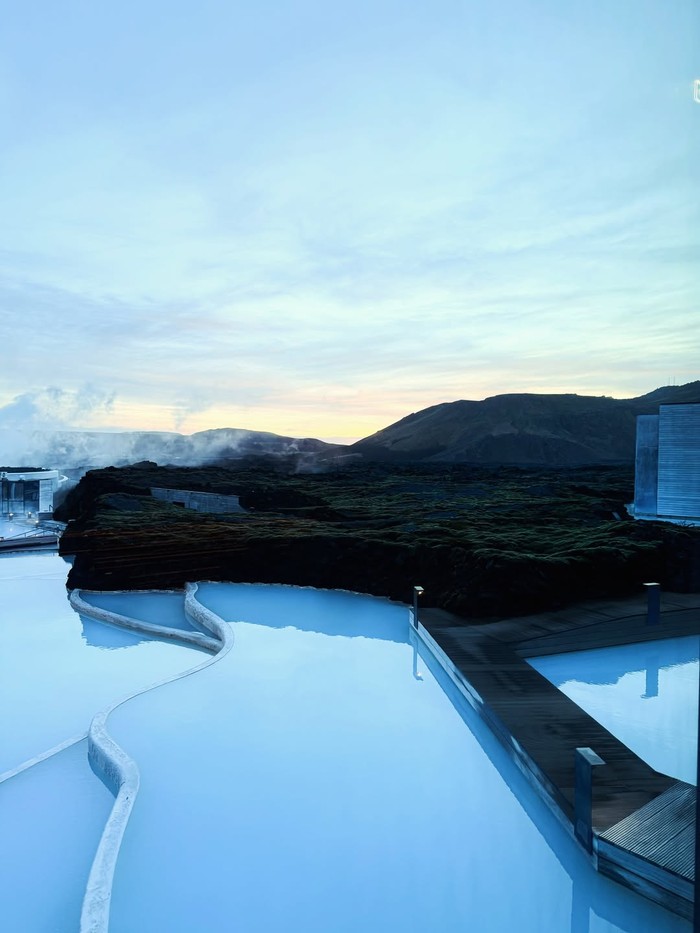 Anya Geraldine di Blue Lagoon Islandia