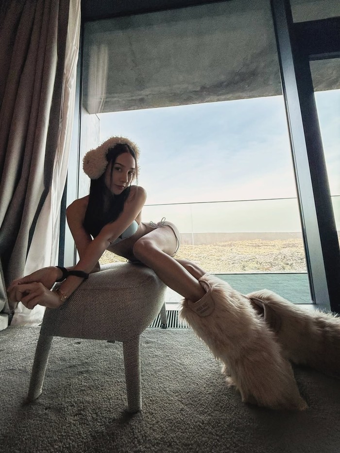 Anya Geraldine di Blue Lagoon Islandia