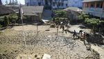 Banjir Tinggalkan Lumpur, SDN 1 Kuala Simpang Dibersihkan Bersama