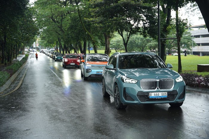 KOLEKSI Edukasi Mitos Keamanan Mobil Listrik Ngecas di Rumah