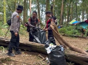 Sampah di Gunung Bulusaraung Pangkep Dibersihkan Usai Operasi SAR ATR 42-500