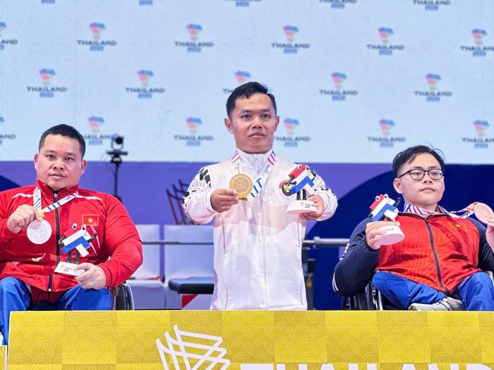 Hilman saat meraih emas pada ASEAN Para Games 2025 di Thailand