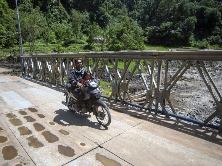 Jembatan Bailey di Agam Rampung, Warga Bisa Melintas Lagi