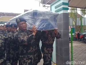 Tiba di Klaten, Jenazah Restu Engineer Pesawat ATR 42-500 Dimakamkan