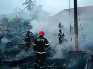 Kakek Tewas Terjebak Kebakaran Rumah-Toko Mebel di Palopo