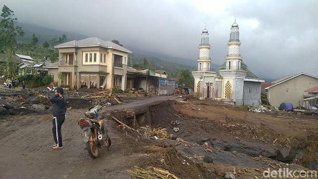 Kondisi dampak banjir bandang di Pulosari Pemalang, Minggu (25/1/2026). Kondisi dampak banjir bandang di Pulosari Pemalang, Minggu (25/1/2026).