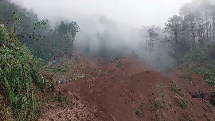 Bapak dan Anak di Pemalang Tertimbun Longsor Saat Bertani