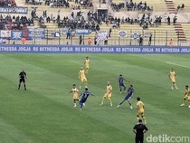 PSIM Jogja Tertinggal 0-1 dari Persebaya di Babak Pertama