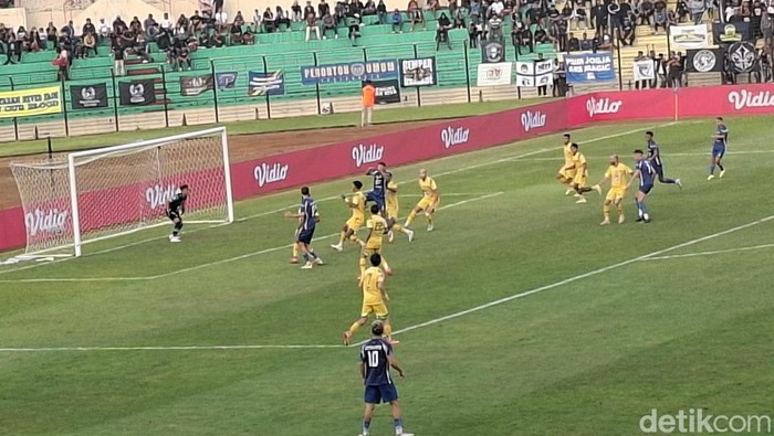 Laga PSIM Jogja vs Persebaya Surabaya di Stadion Sultan Agung, Bantul, Minggu (25/1/2026).