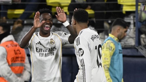 Soccer Football - LaLiga - Villarreal v Real Madrid - Estadio de la Ceramica, Villarreal, Spain - January 24, 2026 Real Madrids Kylian Mbappe celebrates scoring their first goal with Vinicius Junior REUTERS/Pablo Morano