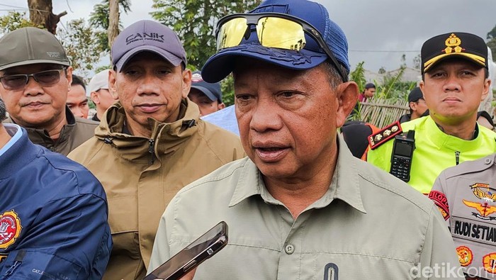 Mendagri Tito Karnavian cek lokasi longsor cisarua
