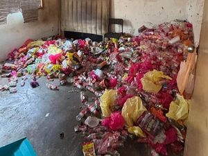 Viral Kontrakan Penuh Gunungan Sampah, Penyewa Kabur-Tak Bayar 6 Bulan