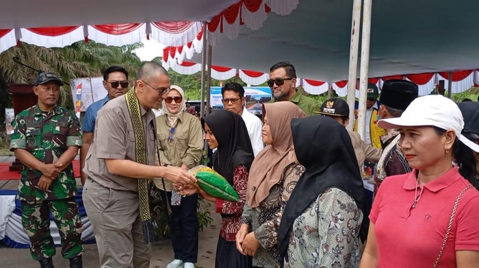 Setelah 38 Tahun, Jalan Impian Warga Sambas Akhirnya Diresmikan