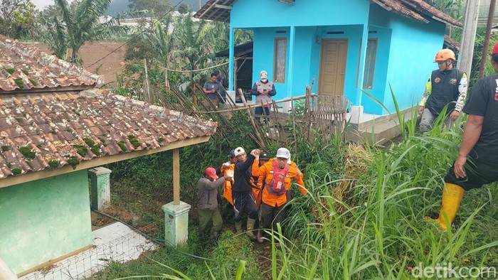 Update Longsor Cisarua: Polisi Terima 16 Jenazah, 7 Teridentifikasi