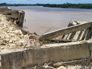 Warga Bojonegoro Soroti Proyek Tebing Sungai Rp 40 M yang Ambruk