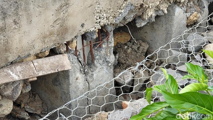 Proyek tebing pelindung sungai di Bojonegoro ambruk