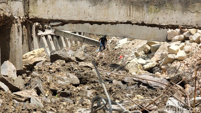 Proyek tebing pelindung sungai di Bojonegoro ambruk
