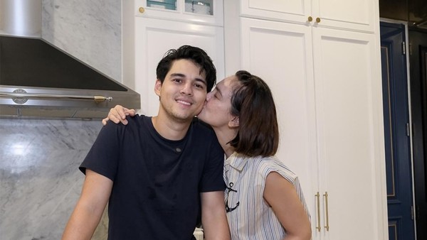 Seru! Luna Maya Masak bareng Suami hingga Kulineran di Eropa